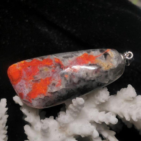 Lava Flow Seam Agate Anhänger